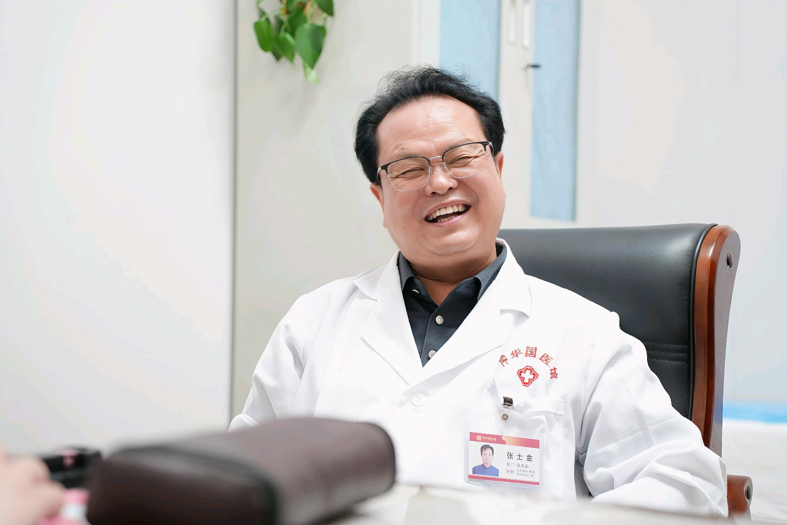 情绪忽高忽低难控制?警惕双相障碍!