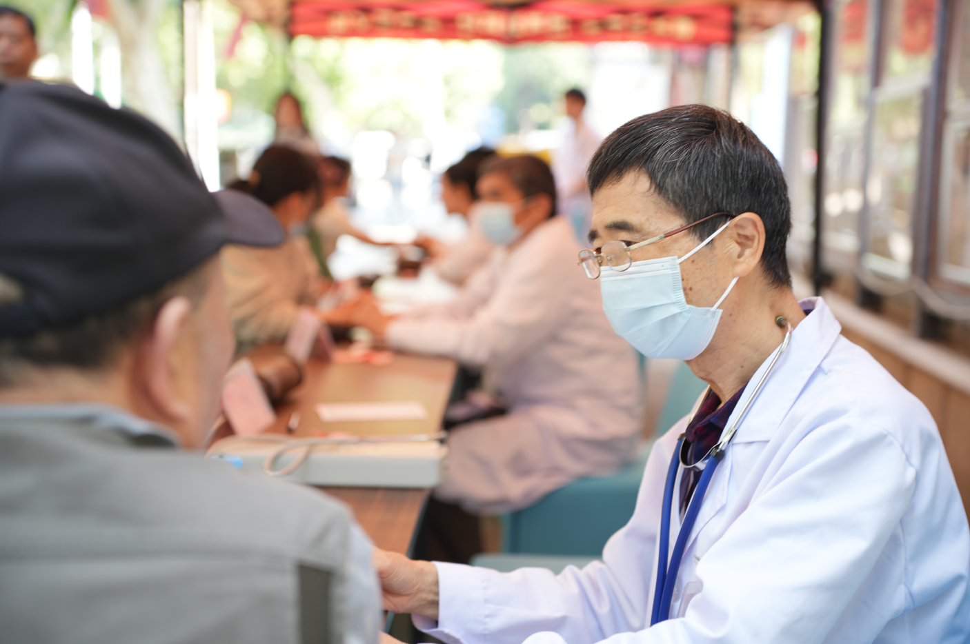 五一义诊暖人心｜春夏固本正当时，解锁春日健康新状态！